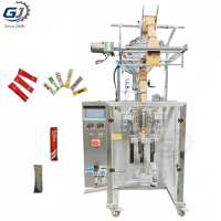 Machine de remplissage et d'emballage entièrement automatique pour sachets stick de petite taille, pour poudre de boisson solide, en matière plastique
