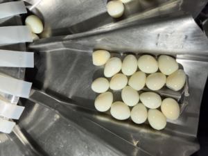 Fabricant chinois fournissant directement des œufs <span class=keywords><strong>de</strong></span> <span class=keywords><strong>caille</strong></span> <span class=keywords><strong>de</strong></span> la meilleure qualité à vendre – Fournisseur en <span class=keywords><strong>Chine</strong></span> d'œufs <span class=keywords><strong>de</strong></span> table bouillis – Vente chaude - Product Image 1