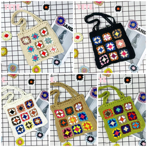 <span class=keywords><strong>Borsa</strong></span> Tote Boho Chic all'Uncinetto - Design Floreale Multicolore Fatto a Mano con Motivo Granny Square, <span class=keywords><strong>Borsa</strong></span> a Spalla Artistica per Boutique e Spiaggia - Product Image 3