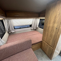 Petite caravane familiale, caravane de voyage remorquable pour les campings, les excursions familiales multi-étapes et les vacances en camping-caravane