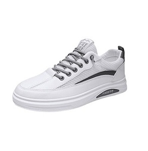 Chaussures de marche pour hommes à enfiler, ultra légères, respirantes, antidérapantes, baskets de course décontractées, baskets de sport en maille pour l'entraînement - Product Image 1