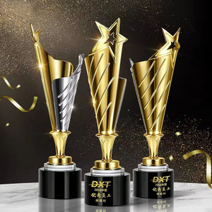 Trophée en cristal <span class=keywords><strong>personnalisé</strong></span>, cadeau souvenir, trophée en cristal étoile avec étoile en métal - Product Image 1
