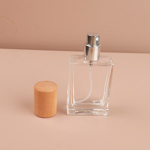 Flacone Ricaricabile per <span class=keywords><strong>Profumo</strong></span> da 50ML, Bottiglia Spray in Vetro Quadrata <span class=keywords><strong>Portatile</strong></span> da 30ml, Flacone Vuoto di Ricambio con Tappo in Legno di Noce - Product Image 4