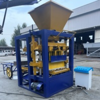 Machine automatique de fabrication de briques QT4-24 avec moules interchangeables
