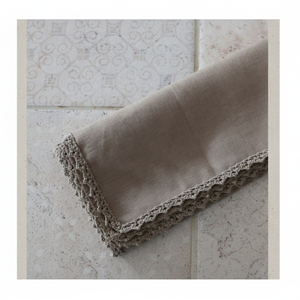 Dernières serviettes en coton couleur gris foncé lacées personnalisées 22x22 pouces 220 GSM Designs brodés uniques parfaits pour les occasions spéciales - Product Image 1