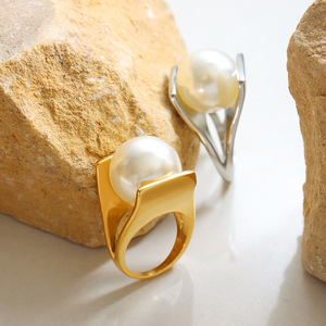 Groothandel Custom Y-Vormige <span class=keywords><strong>Titanium</strong></span> Roestvrijstalen Ringen High-End 18K Goud Rose Verguld Modieuze 18K Vergulde Ring - Product Image 5