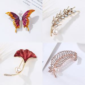 Fabricant de gros 48 pièces broches de perles d'eau douce naturelles pour cadeau acceptant des broches personnalisées - Product Image 4