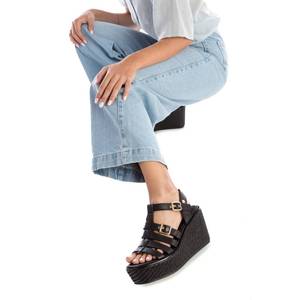 Sandalias de Plataforma Carmela Donna con Tiras de Cuero Negro y Hebillas Doradas, Zapatos de Mujer - Product Image 5