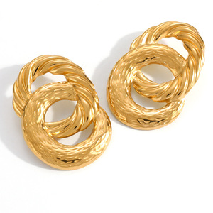 Boucles d'oreilles créoles géométriques en acier inoxydable plaqué or 18 carats pour un usage quotidien - Product Image 5