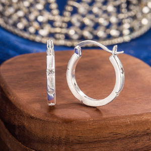 Pendientes de moissanita, aretes de plata con circonia, aretes de cereza, broqueles con baño de oro, aretes de flor de nacimiento - Product Image 1