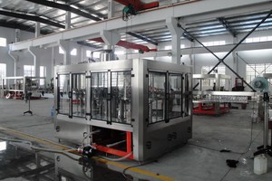 Máquina automática de llenado y tapado de botellas de plástico PET de 500 ml/línea de producción - Product Image 2