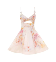 Robe Courte Femme Imprimé Floral Découpée Bretelles Fines Torsadée Devant Coupe Évasée pour Soirée Estivale Vente en Gros Personnalisée