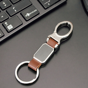 Nhà Máy Bán Buôn Tùy Chỉnh PU Da Keychain & Carabiner Dập Nổi Logo Quà Tặng Khuyến Mãi Vòng Chìa Khóa Cho Xe Cho Chủ Xe - Product Image 3