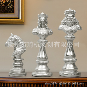 Pions d'échecs en résine noir et or, design luxueux pour la décoration de la maison et les cadeaux - Product Image 2