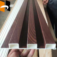 Panneaux muraux cannelés décoratifs d'intérieur en PVC WPC à grain de bois sans formaldéhyde Produits de qualité