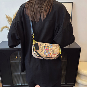 Sac à <span class=keywords><strong>main</strong></span> Mahjong Graffiti Ours Tendance <span class=keywords><strong>Femme</strong></span> 2026 Nouvelle Collection Sac à bandoulière Chaîne Porté Épaule ou Croisé en PU avec Deux Bretelles et Fermeture Éclair - Product Image 6