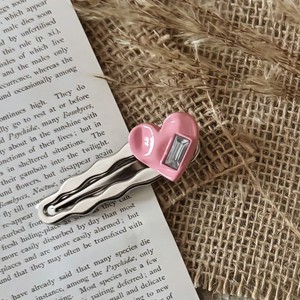 กิ๊บติดผมโลหะผสมสีเทาเงินทันสมัยสำหรับผู้หญิง กิ๊บรูปหัวใจแบบปากเป็ด ติดผมหน้าม้า ไม่ลื่นหลุด เครื่องประดับผม - Product Image 5