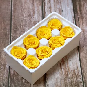 Boîte Cadeau Carrée de Fleurs Éternelles – Roses Artificielles Séchées et Préservées pour la Saint-Valentin et la Remise des Diplômes - Product Image 3
