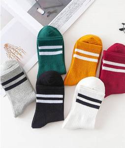 Kaus Kaki Bergaris Pergelangan Kaki Campuran Kustom Kaus Kaki Olahraga Kasual Kaus Kaki Kaus Kaki Panjang Tabung Medium Lembut dengan MOQ Rendah - Product Image 4