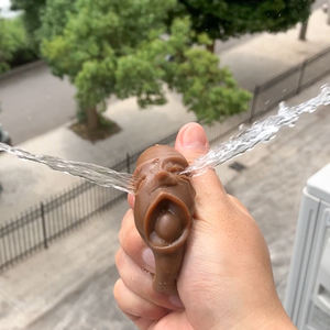 Divertente Pistola ad Acqua in TPR per l'Estate, Giocattolo Antistress Morbido e Schiacciabile per Scherzi e Divertimento - Product Image 4