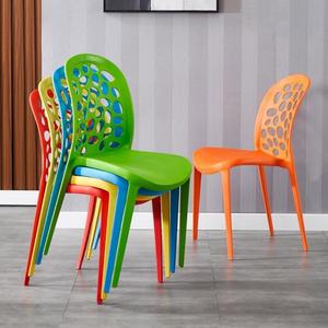 Chaises en plastique empilables sans accoudoirs pour événements de mariage, fêtes, jardins, restaurants commerciaux, vente chaude, en résine jaune PP pour l'extérieur - Product Image 4