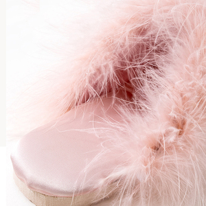 Pantoufles en satin avec plumes pour mariage, chaussons en soie personnalisables, adaptées au broderie et aux mariées - Product Image 5