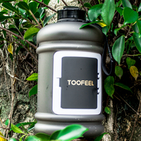Bouteille d'eau en plastique d'un demi-gallon pour usage au bureau, imprimée, sans BPA, personnalisable, shaker sport en plastique givré