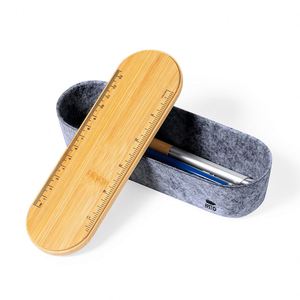 Trousse de bureau promotionnelle écologique personnalisable avec logo, corps en feutre PET, couvercle en bambou, support de téléphone et fonction règle - Product Image 4