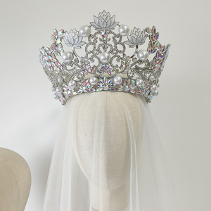 Corona da sposa Amelie con strass AB e perle, design a loto, per la gara di bellezza Miss Universo Globale. - Product Image 4