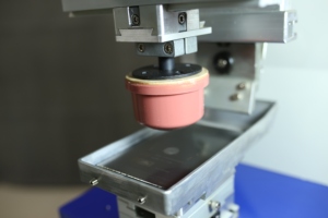 Đóng kín mực Cốc máy tính để bàn <span class=keywords><strong>Pad</strong></span> máy in 2 màu <span class=keywords><strong>Tabletop</strong></span> tampo máy in <span class=keywords><strong>Pad</strong></span> máy in cho ngành công nghiệp điện tử thiết bị - Product Image 5