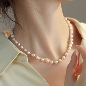 Collar Versátil de Perlas Barrocas Naturales con Cadena Irregular para Clavícula, Personalidad Temperada y Estilo Moderno - Product Image 3