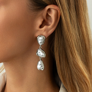 Boucles d'oreilles élégantes rétro à perles irrégulières, breloques exquises, style palais de luxe, boucles d'oreilles à pampilles pour femmes, idéales pour cadeaux de bijoux - Product Image 2