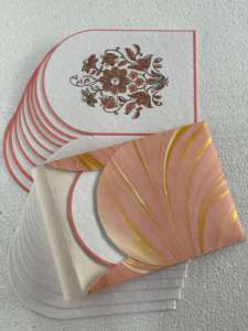 Invitations de mariage en papier coton fait main avec impression offset florale, forme personnalisée et design d'art populaire pour les mariages et les événements - Product Image 3