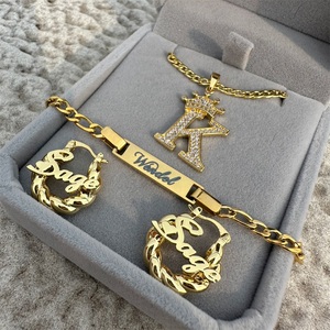 Lateefah OEM personalizzato Mini neonate orecchino a cerchio nome braccialetto nome personalizzato Set di gioielli - Product Image 2