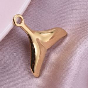 Breloques queue de baleine animal Accessoires de <span class=keywords><strong>fabrication</strong></span> de <span class=keywords><strong>bijoux</strong></span> en acier inoxydable PVD plaqué or 18 carats Pendentif queue de sirène <span class=keywords><strong>Grossiste</strong></span> - Product Image 4