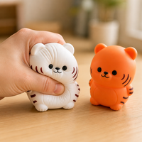 Jouet Squishy Chat Blanc Orange, Figurine Féline Corps Rond, Visage Mignon, Cadeau pour Enfants et Adultes, Affichage Sensoriel pour Vente au Détail