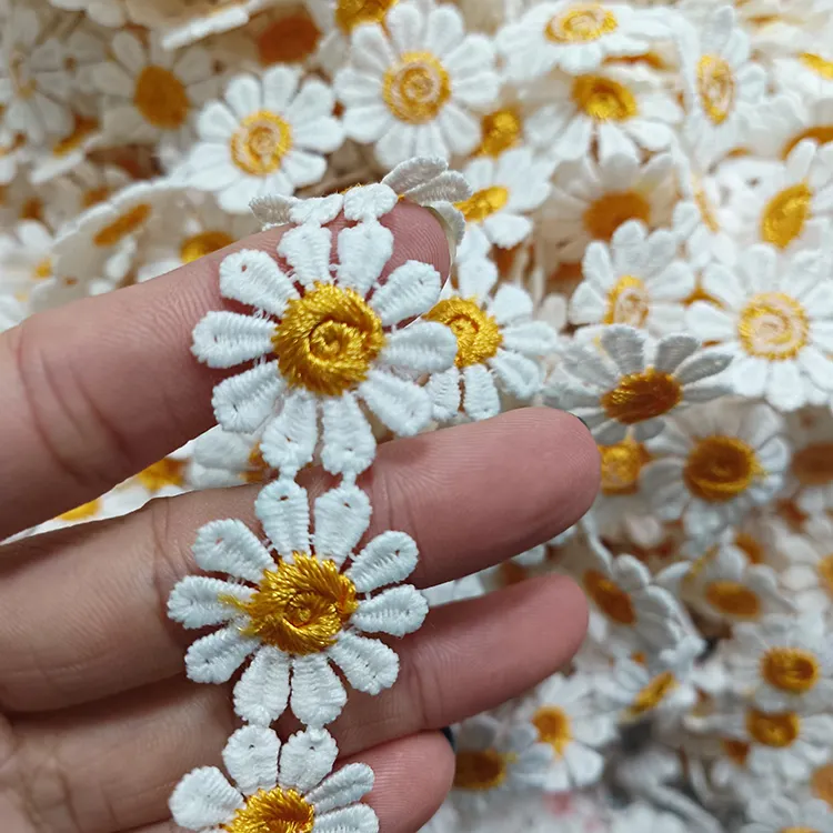 Giysi tasarımcısı dikiş aksesuarları için yama krizantem dantel çiçek Wate yüksek kaliteli nakış iki renkli nakış kumaş