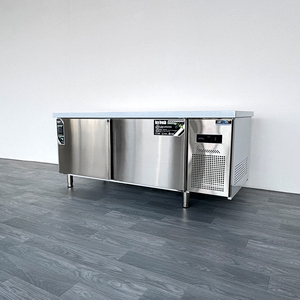 Table de travail avec congélateur intégré en acier inoxydable pour cuisines professionnelles - Product Image 2