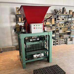 La machine de fabrication de briques 4-35 abordable peut être combinée avec un mélangeur et une bande transporteuse pour créer une ligne de production efficace - Product Image 3