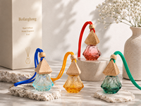 Nouveau mini diffuseur de parfum suspendu pour voiture, flacon de parfum pour voiture en verre givré avec cordon, diffuseur d'air frais pour voiture aux couleurs variées