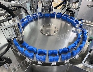 Machine de remplissage et de bouchage rotative multi-têtes sous vide pour liquides parfumés - Product Image 3