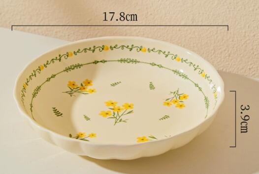assiette jaune de 7 pouces