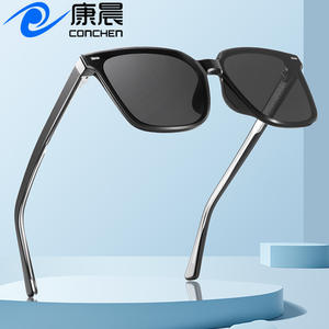 Gafas de sol unisex Conchen con montura TR90, protección UV400, diseño cuadrado negro para conducir y viajar, a la moda. - Product Image 1