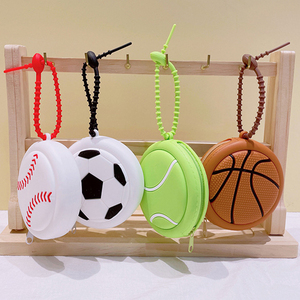 พวงกุญแจซิลิโคนรูปทรงกีฬา 3 มิติ ฟุตบอล เบสบอล วอลเลย์บอล บาสเก็ตบอล กระเป๋าใส่เหรียญแบบพกพา กระเป๋าใบเล็ก ใส่หูฟังได้ - Product Image 4