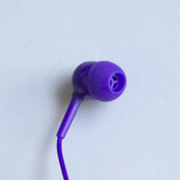 Contoh gratis Earphone kabel colokan 3.5mm Headphone 1.2M Handsfree Stereo In-ear kawat Earphone headset Fashion murah Earbud