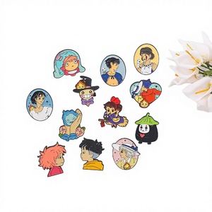 Broche de Metal con Diseño de Anime Japonés Clásico: Chihiro, Sin Rostro, El Castillo Ambulante, <span class=keywords><strong>Ponyo</strong></span> en el Acantilado, Regalo Creativo Unisex para Fiestas - Product Image 4