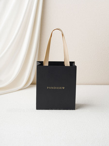 Bolsas de Papel Kraft Blancas y Marrones Impresas Personalizadas con Asas para Regalos y Compras, con Cierre Magnético Digital, Promocionales y Reciclables - Product Image 3
