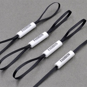 Alta calidad 3D en relieve Logo etiqueta colgante cuerda plástico poliéster cuerda ropa etiquetas para ropa zapatos accesorios de equipaje <span class=keywords><strong>gratis</strong></span> - Product Image 4