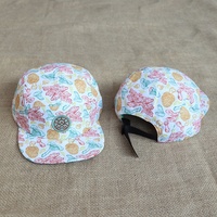 Casquette de camping à cinq panneaux à imprimé floral personnalisée OEM, à visière plate réglable, pour activités de plein air, plage et surf, avec patch logo brodé, unisexe