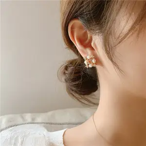 Natural Freshwater Pearl Drop Earrings Fashion New Earrings 18K Gold Plated Asymmetric Earrings